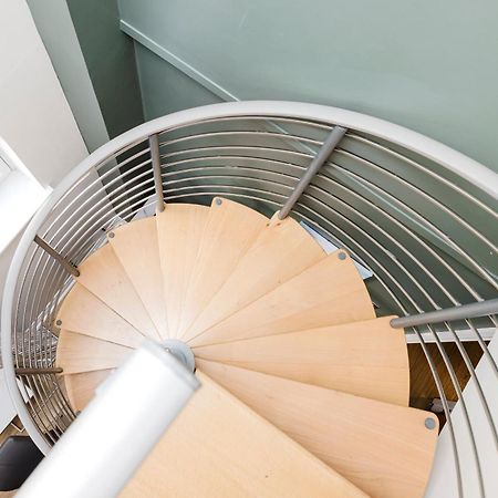 Joivy Stylish Apartment With Balcony In Old Town Edinburg Exteriör bild