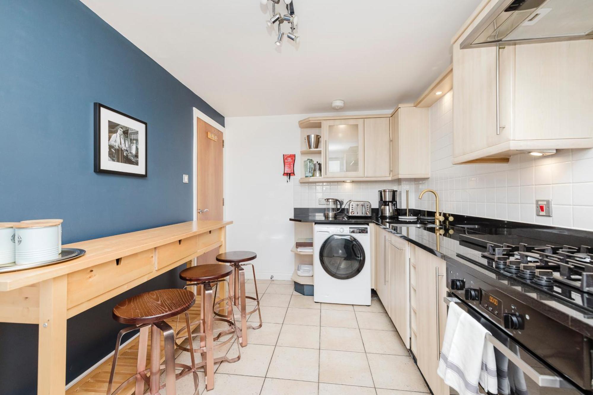 Joivy Stylish Apartment With Balcony In Old Town Edinburg Exteriör bild