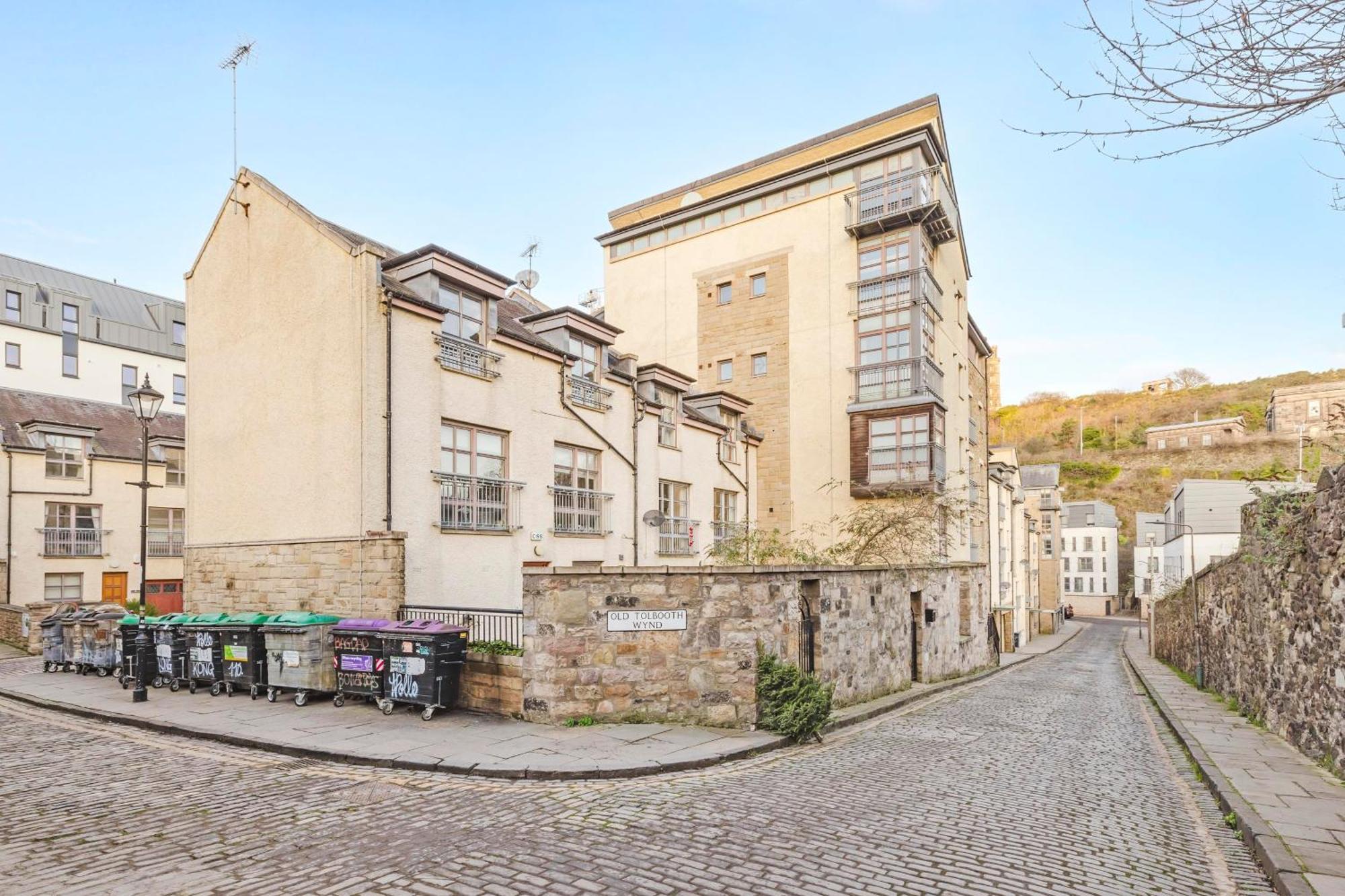 Joivy Stylish Apartment With Balcony In Old Town Edinburg Exteriör bild