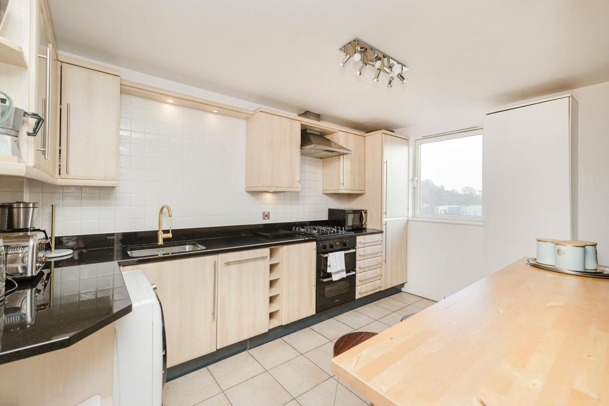 Joivy Stylish Apartment With Balcony In Old Town Edinburg Exteriör bild