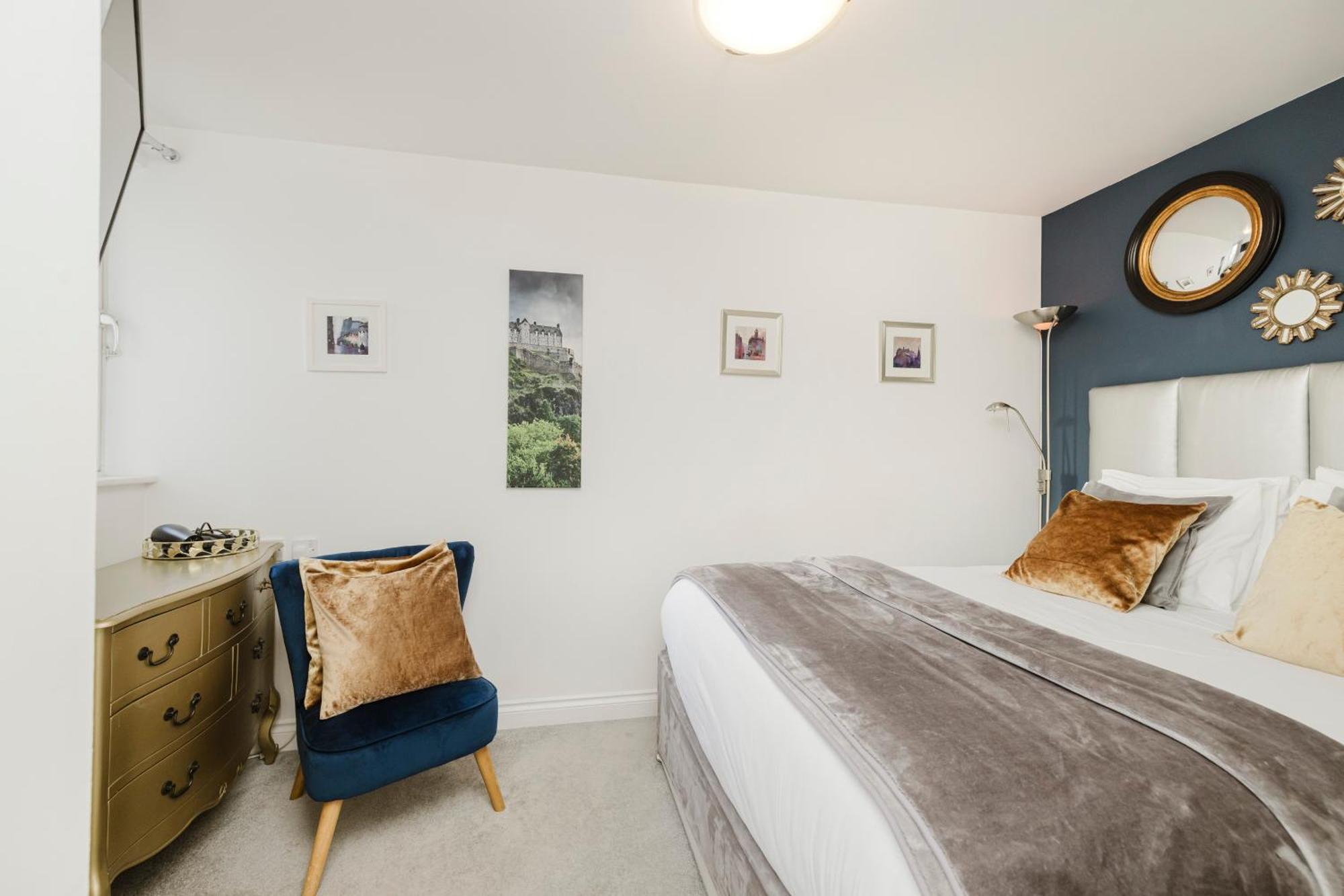 Joivy Stylish Apartment With Balcony In Old Town Edinburg Exteriör bild