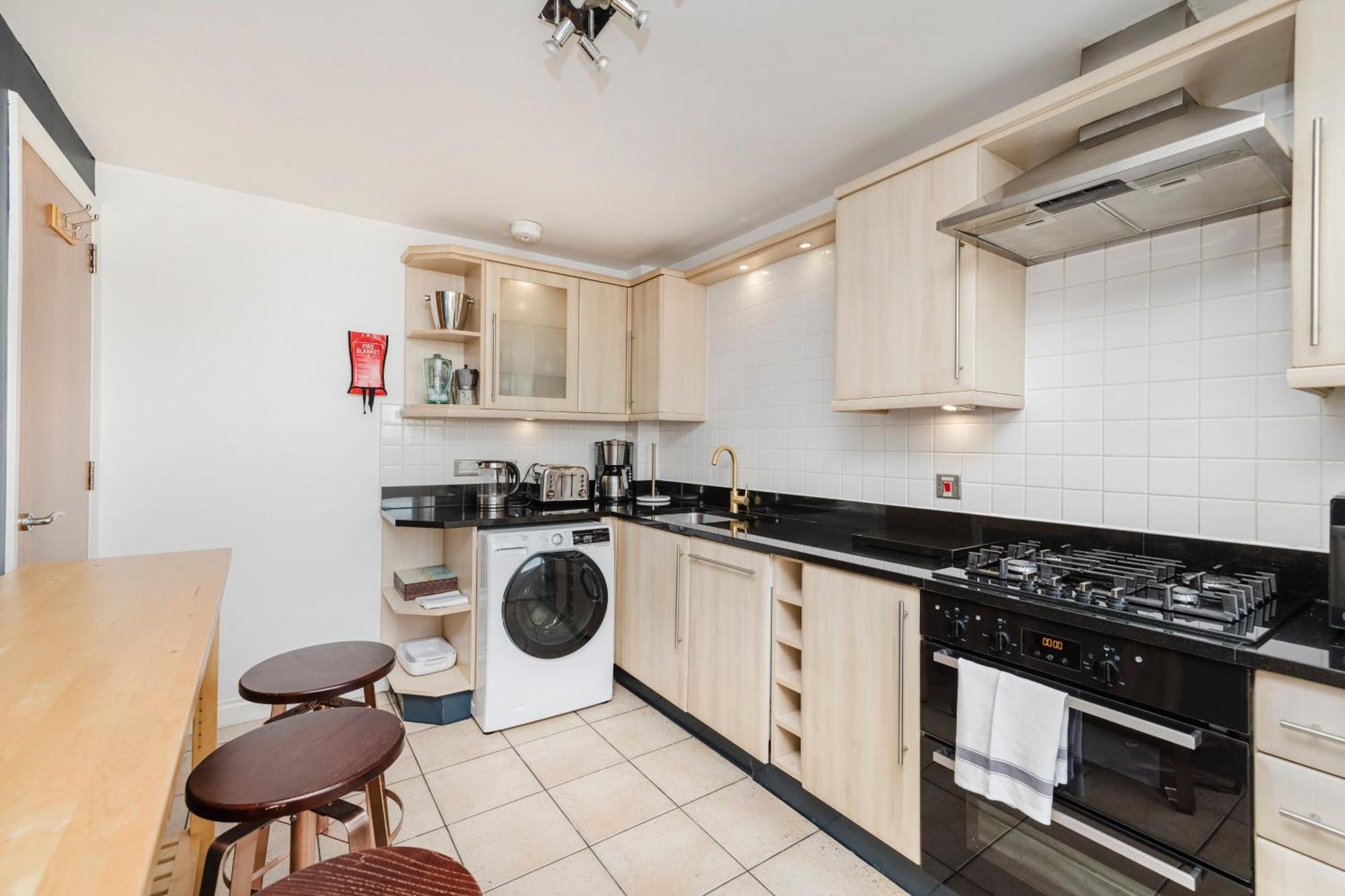 Joivy Stylish Apartment With Balcony In Old Town Edinburg Exteriör bild