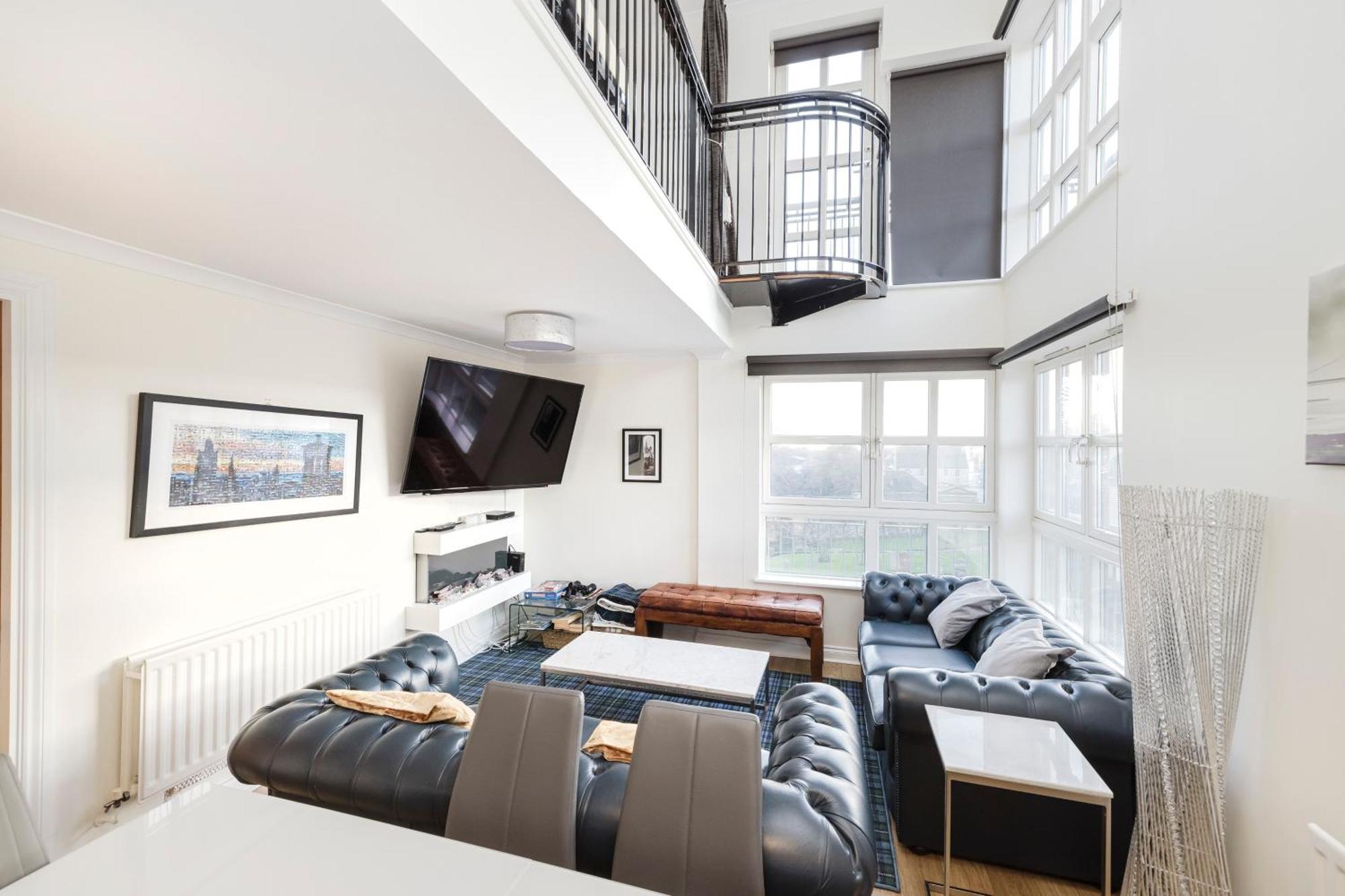 Joivy Stylish Apartment With Balcony In Old Town Edinburg Exteriör bild