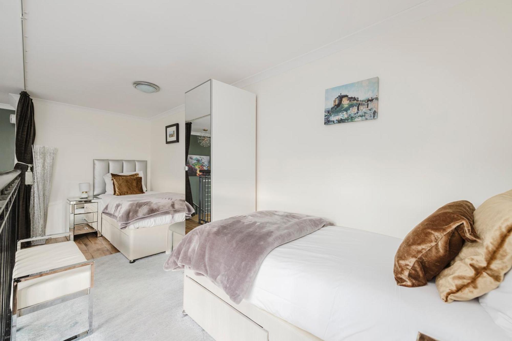 Joivy Stylish Apartment With Balcony In Old Town Edinburg Exteriör bild