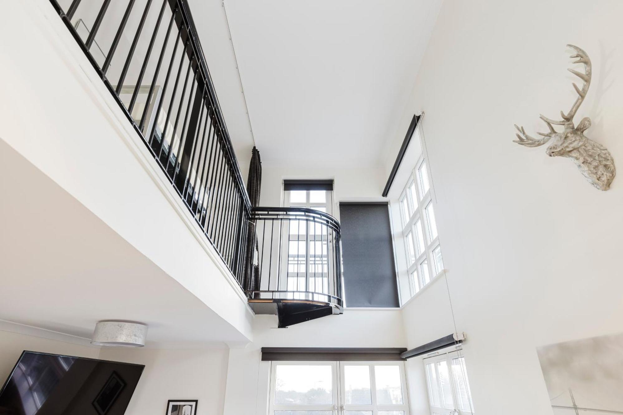 Joivy Stylish Apartment With Balcony In Old Town Edinburg Exteriör bild